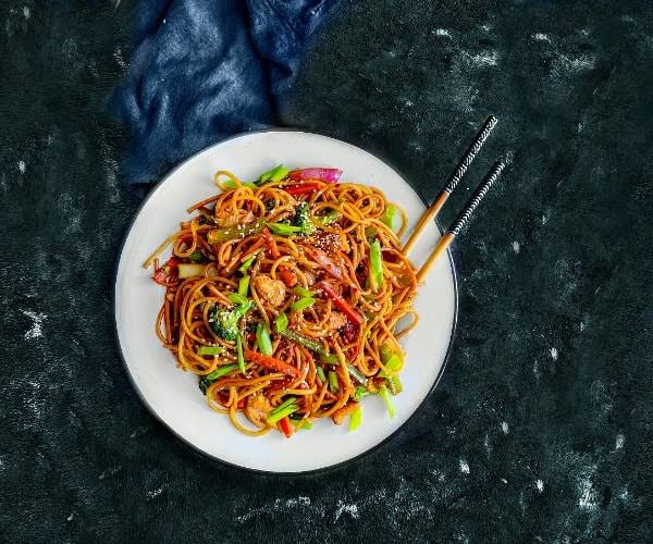 BONELESS CHICKEN CHOWMEIN NON VEG